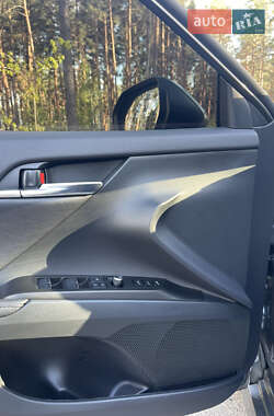 Седан Toyota Camry 2023 в 