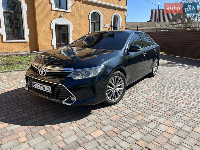 Седан Toyota Camry 2017 в Николаеве