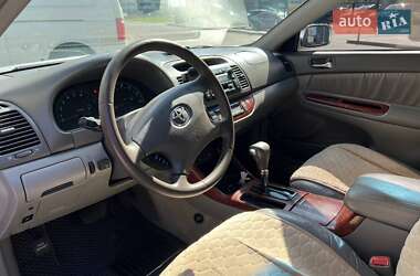 Седан Toyota Camry 2004 в 