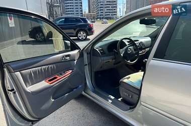 Седан Toyota Camry 2004 в 
