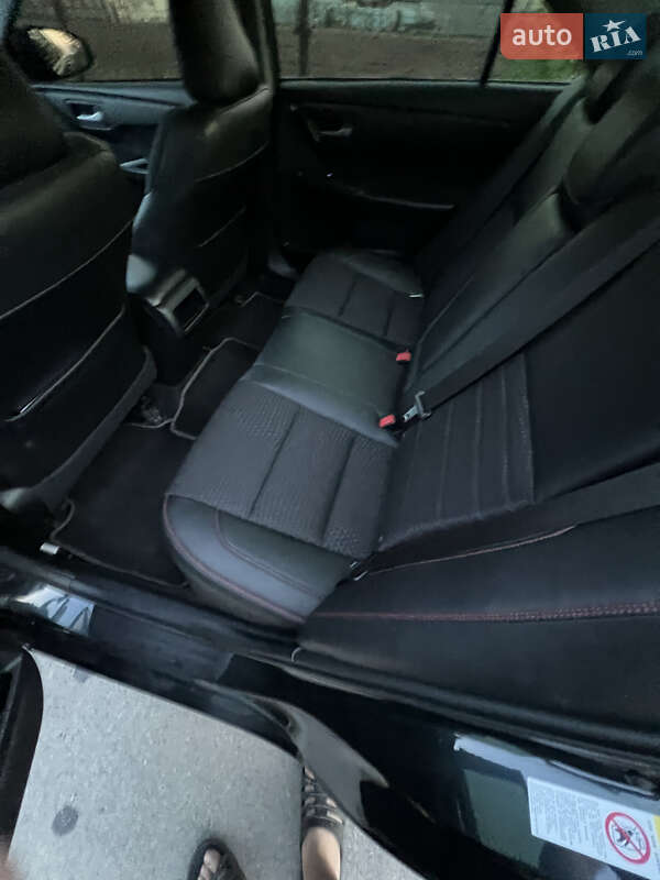 Седан Toyota Camry 2015 в Вороновиці