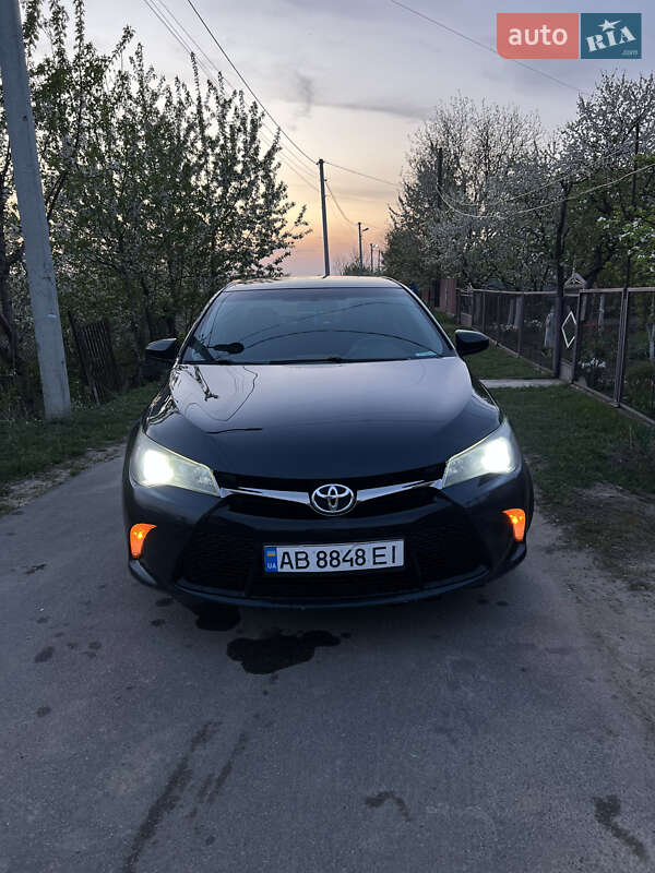 Седан Toyota Camry 2015 в Вороновиці