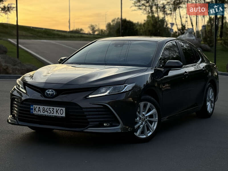 Седан Toyota Camry 2021 в Києві