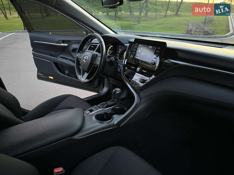 Седан Toyota Camry 2021 в Києві