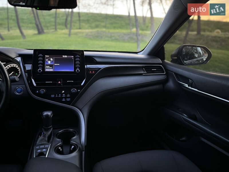 Седан Toyota Camry 2021 в Києві