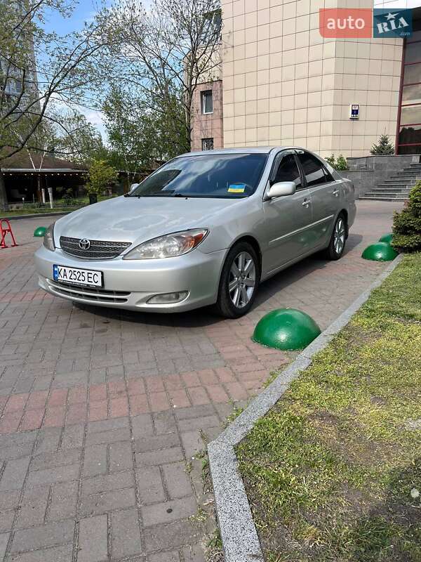 Седан Toyota Camry 2004 в 