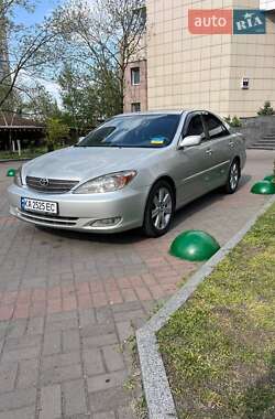 Седан Toyota Camry 2004 в 