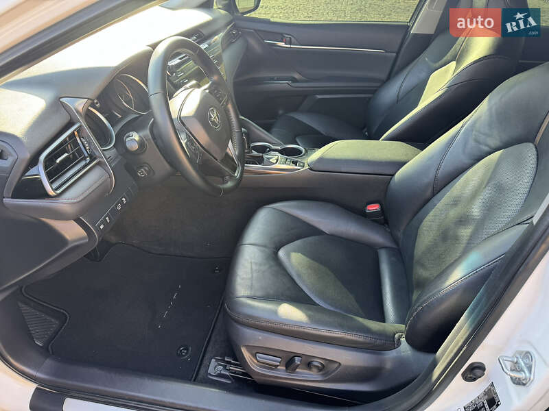 Седан Toyota Camry 2019 в Луцьку
