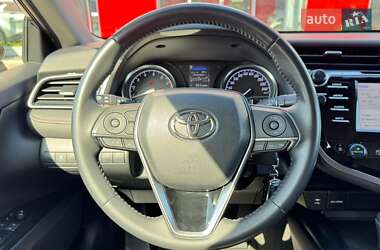 Седан Toyota Camry 2019 в 