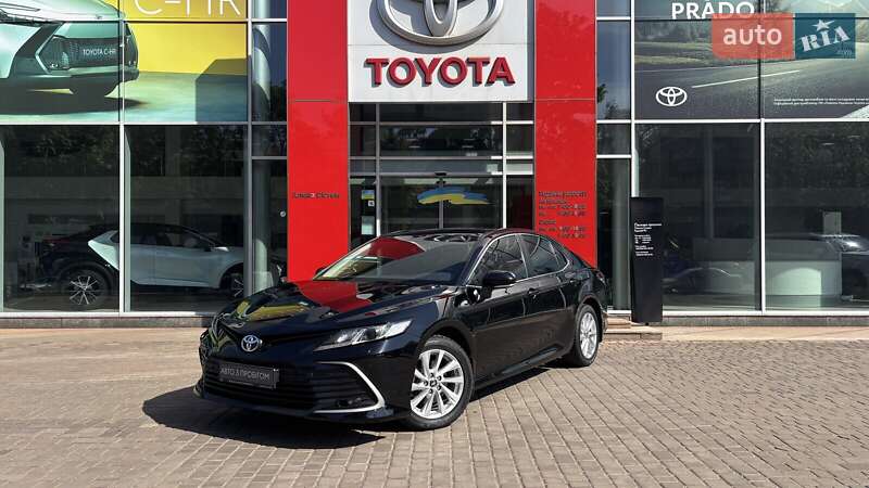 Toyota Camry 2021