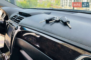 Седан Toyota Camry 2014 в 