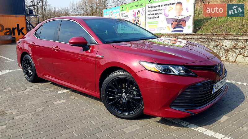 Седан Toyota Camry 2020 в Киеве