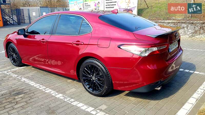 Седан Toyota Camry 2020 в Киеве