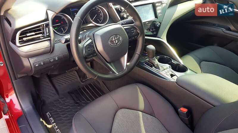 Седан Toyota Camry 2020 в Киеве