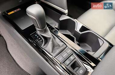 Седан Toyota Camry 2024 в 