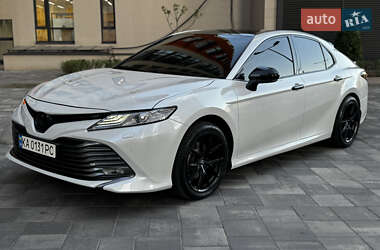 Седан Toyota Camry 2018 в Киеве