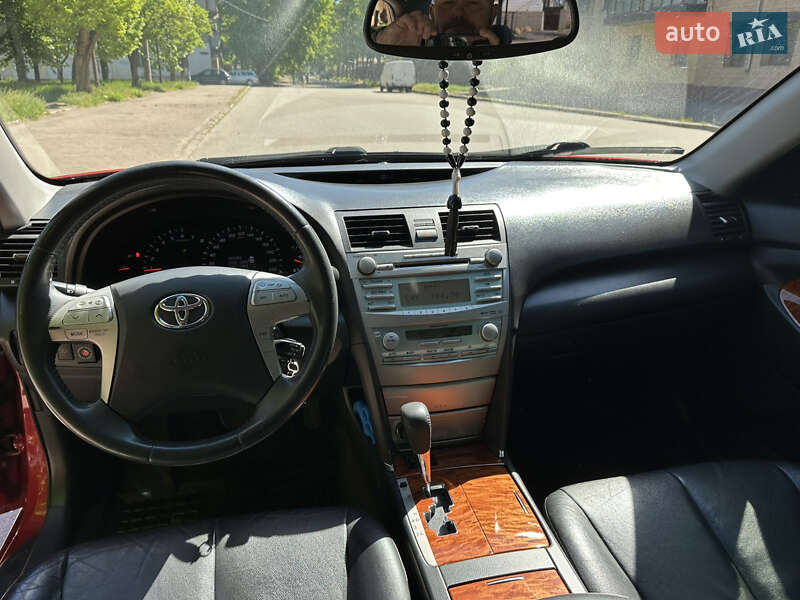 Седан Toyota Camry 2008 в Кривом Роге