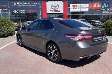 Седан Toyota Camry 2017 в 