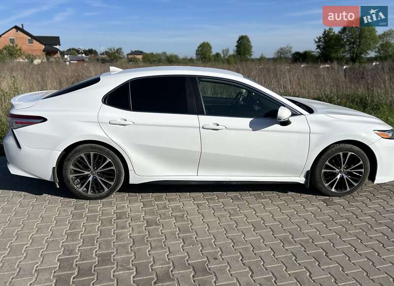 Седан Toyota Camry 2020 в Львове