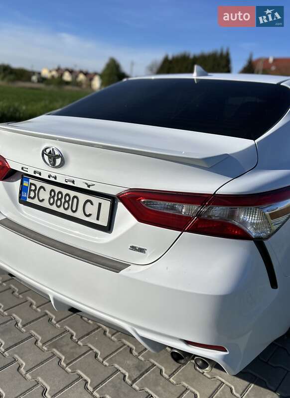 Седан Toyota Camry 2020 в Львове