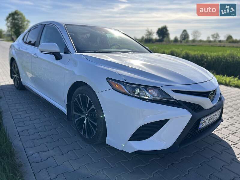 Седан Toyota Camry 2020 в Львове