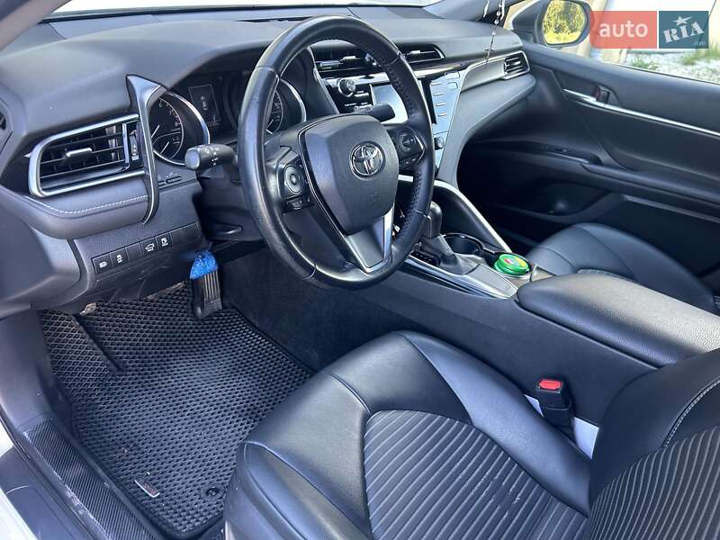 Седан Toyota Camry 2020 в Львове