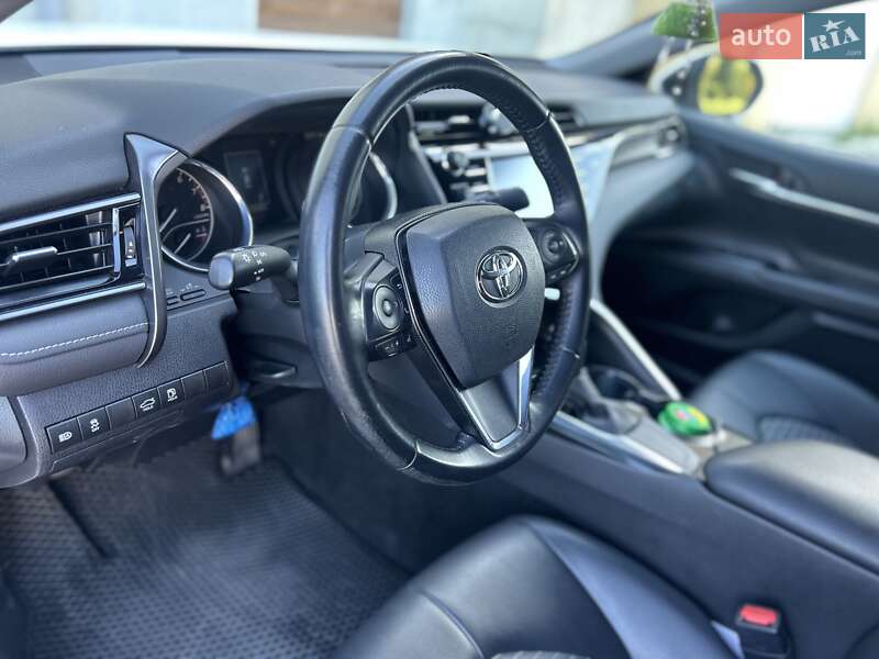 Седан Toyota Camry 2020 в Львове