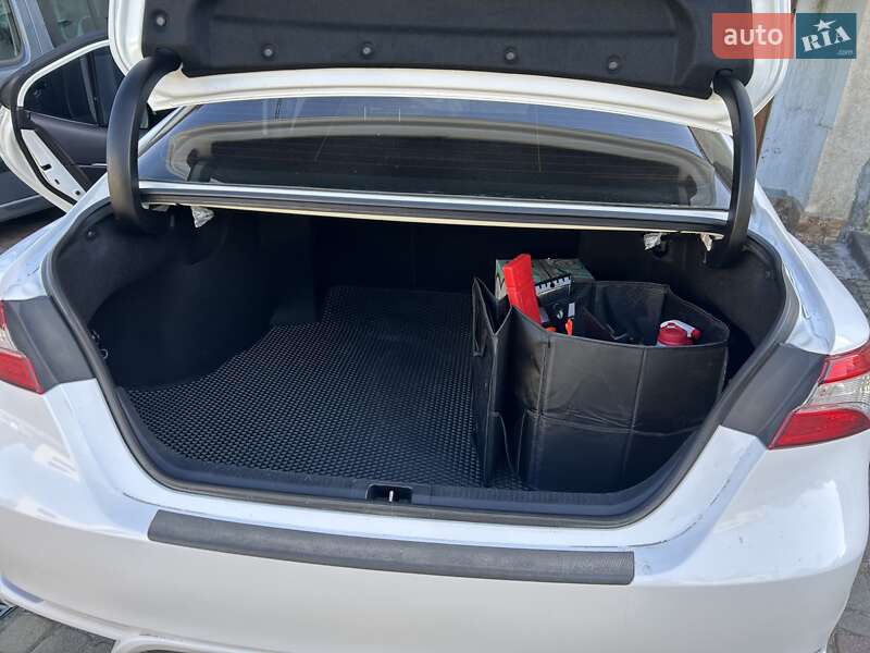 Седан Toyota Camry 2020 в Львове