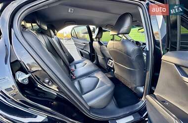 Седан Toyota Camry 2017 в 