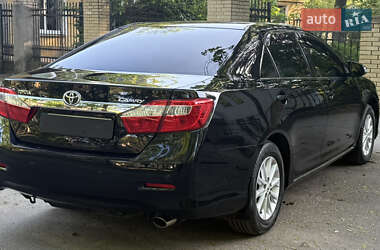 Седан Toyota Camry 2012 в 