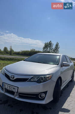 Седан Toyota Camry 2013 в Львове
