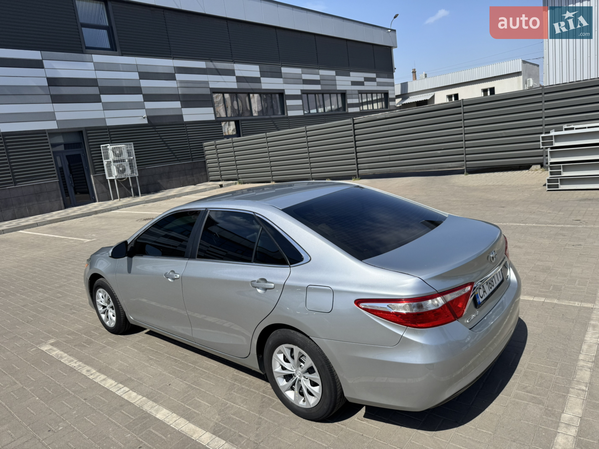 2016 Toyota Camry - мініатюра 2