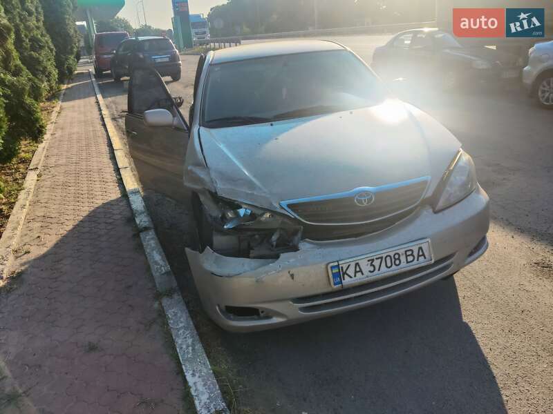 Седан Toyota Camry 2004 в 