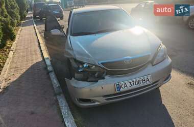 Седан Toyota Camry 2004 в 