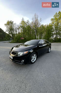Седан Toyota Camry 2014 в Звягеле