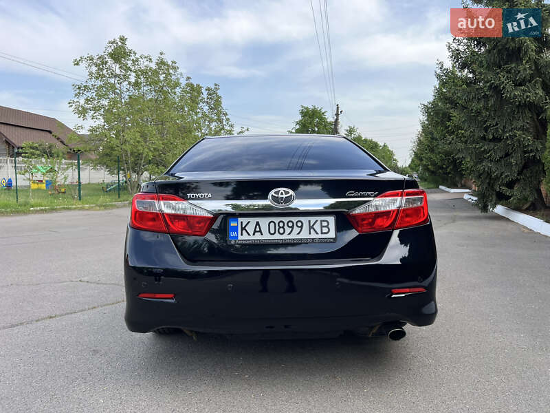 Седан Toyota Camry 2013 в Киеве