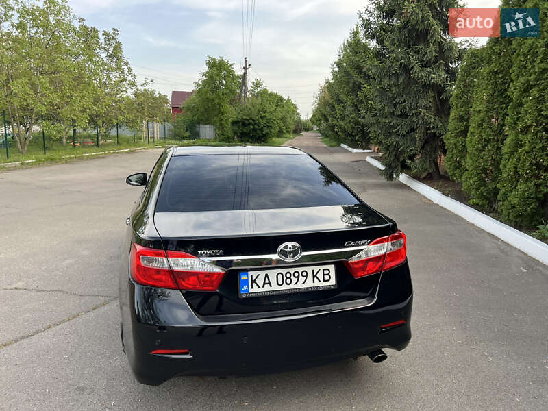 Седан Toyota Camry 2013 в Киеве