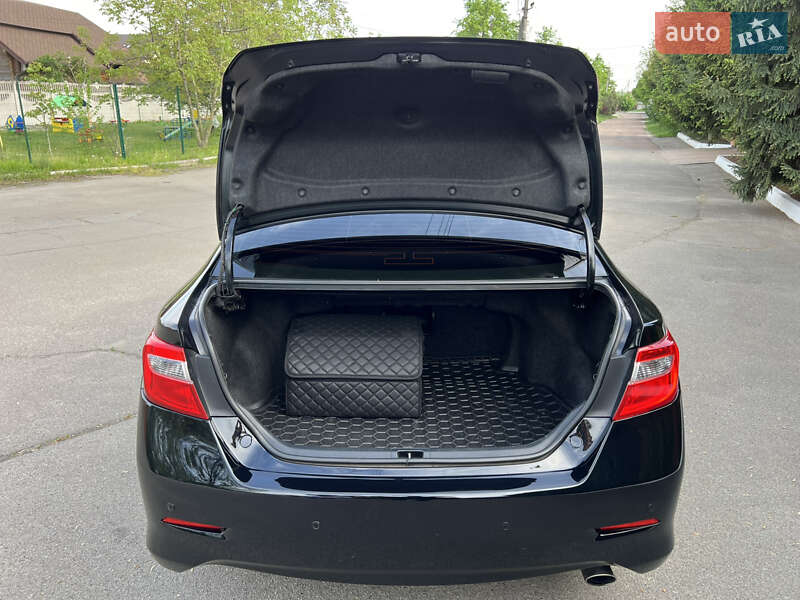 Седан Toyota Camry 2013 в Киеве