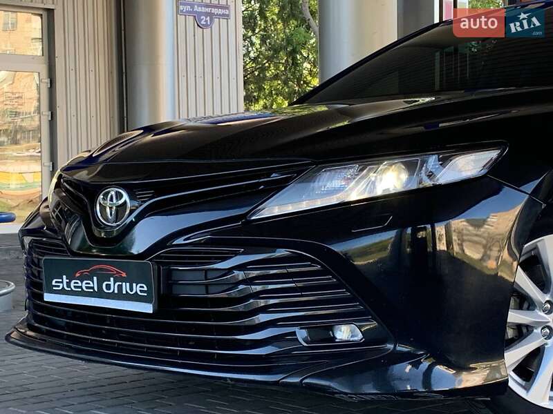 Седан Toyota Camry 2019 в 