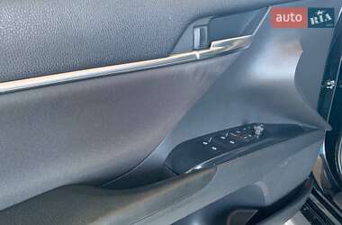 Седан Toyota Camry 2019 в 