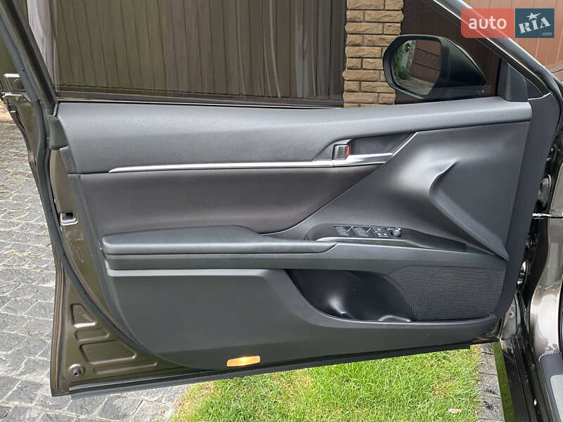 Седан Toyota Camry 2021 в Києві