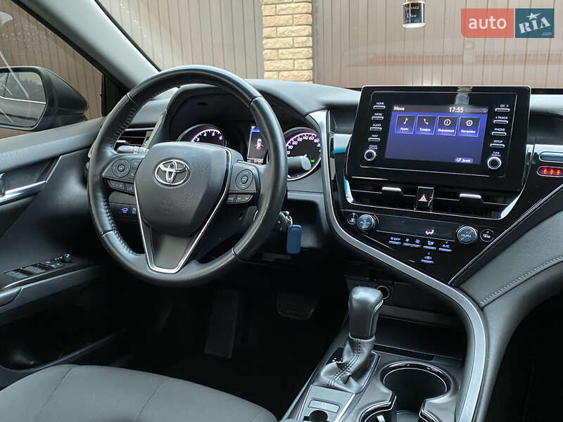 Седан Toyota Camry 2021 в Києві