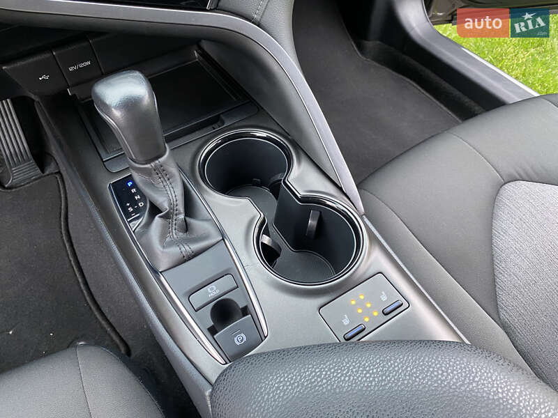 Седан Toyota Camry 2021 в Києві