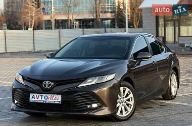 Седан Toyota Camry 2019 в Киеве