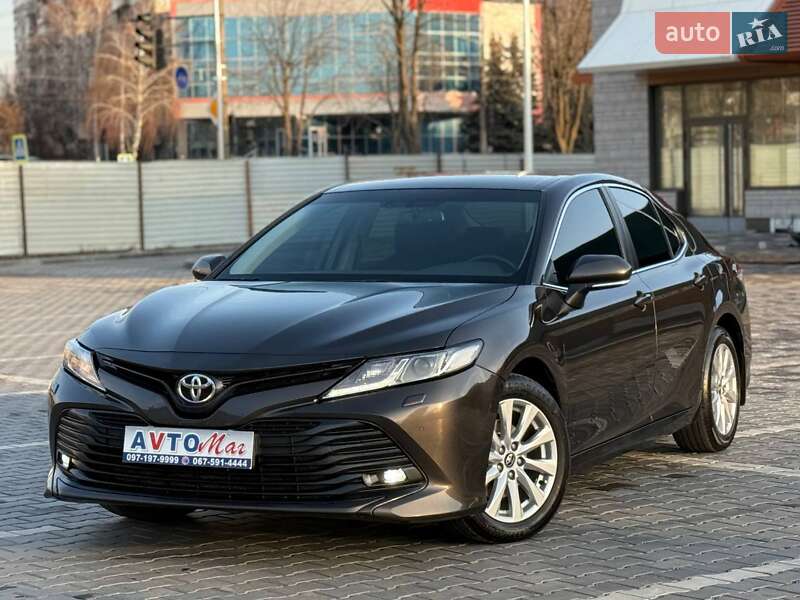 Toyota Camry 2019