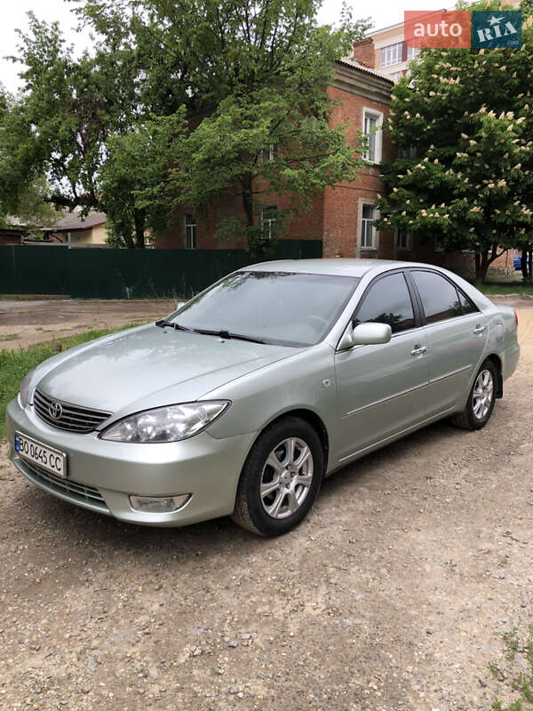 Седан Toyota Camry 2004 в 