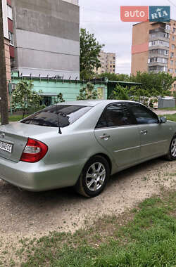 Седан Toyota Camry 2004 в 