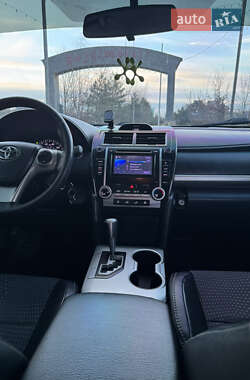 Седан Toyota Camry 2013 в 