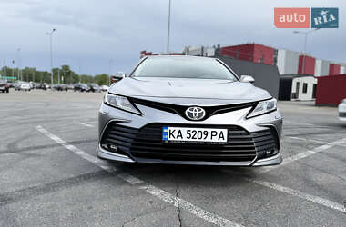 Седан Toyota Camry 2021 в 