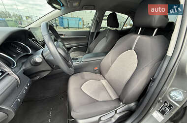 Седан Toyota Camry 2021 в 